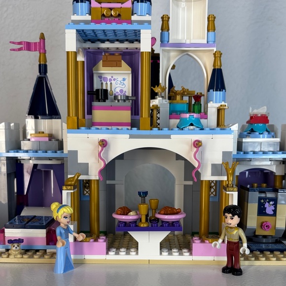 Lego Set 41154 - Cinderella’s Dream Castle - Picture 12 of 14
